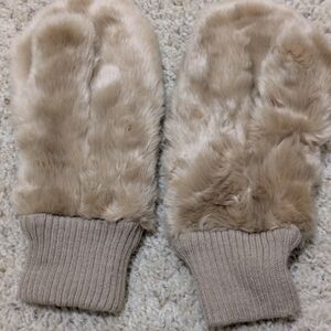 Faux Fur Mittens in Beige